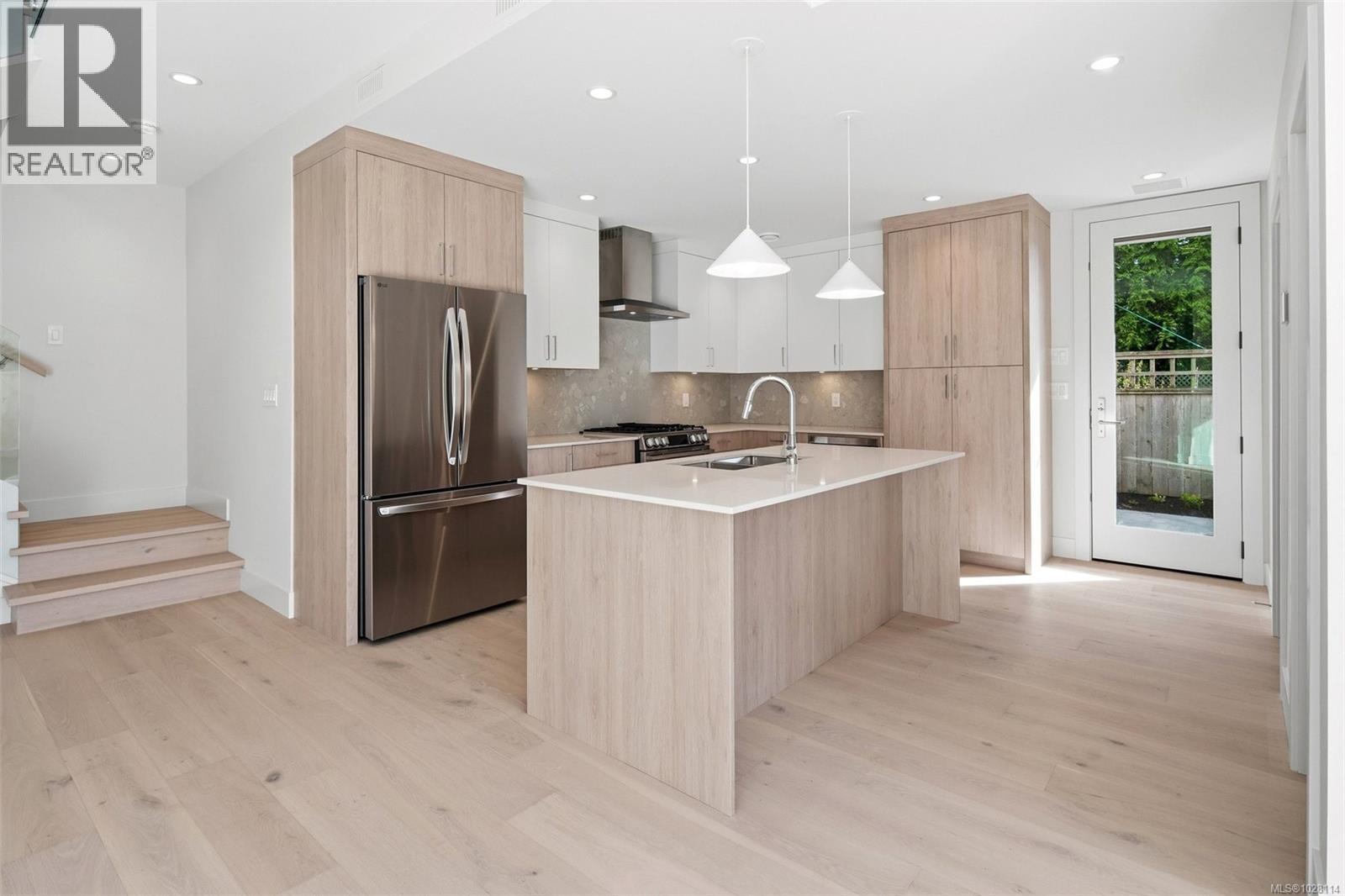 1 920 Island Road, Oak Bay