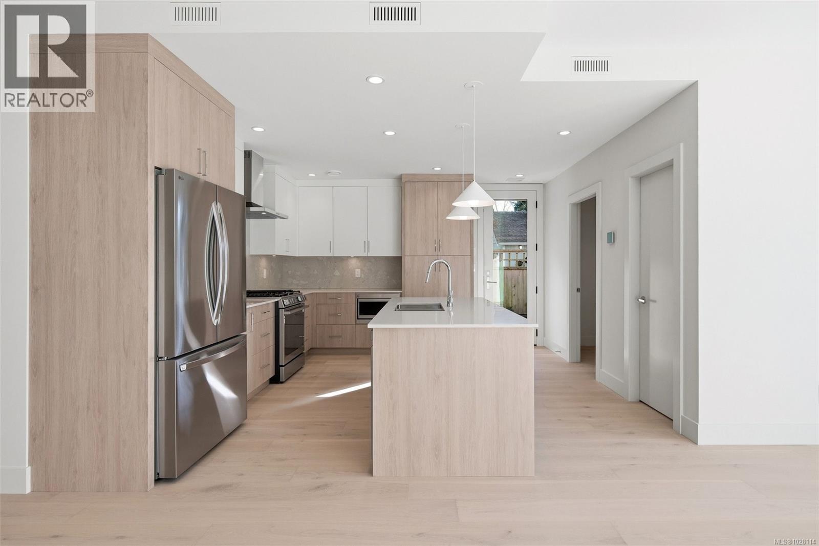 1 920 Island Road, Oak Bay