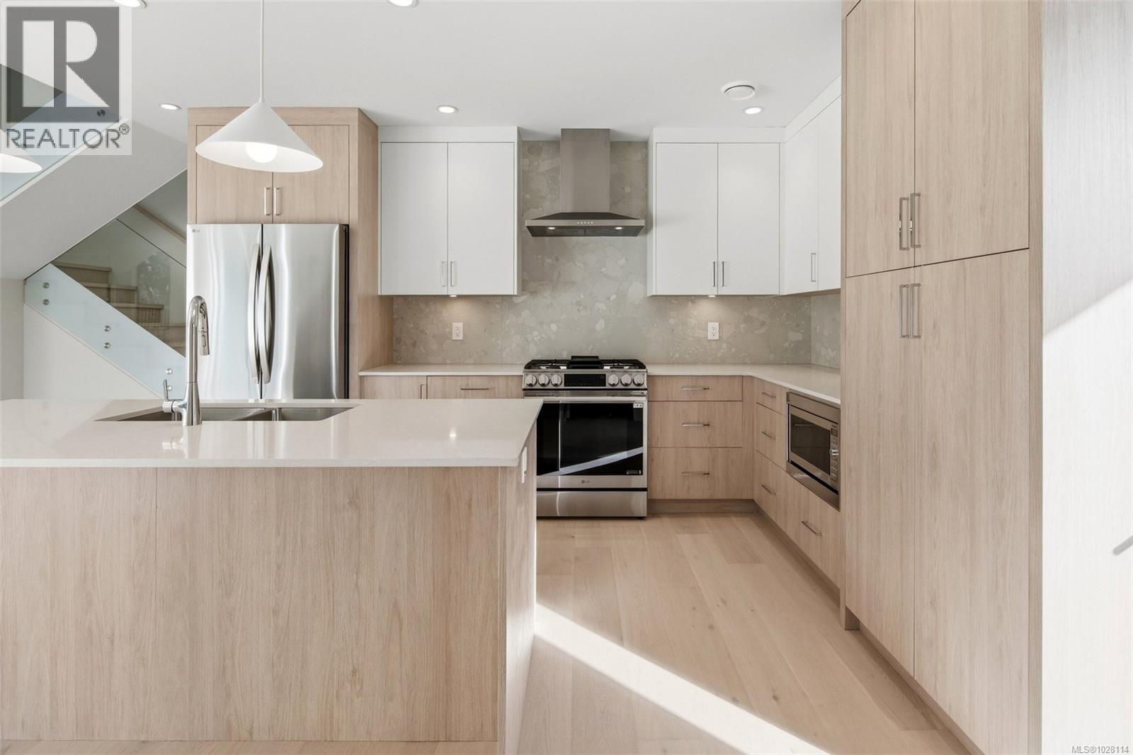 1 920 Island Road, Oak Bay