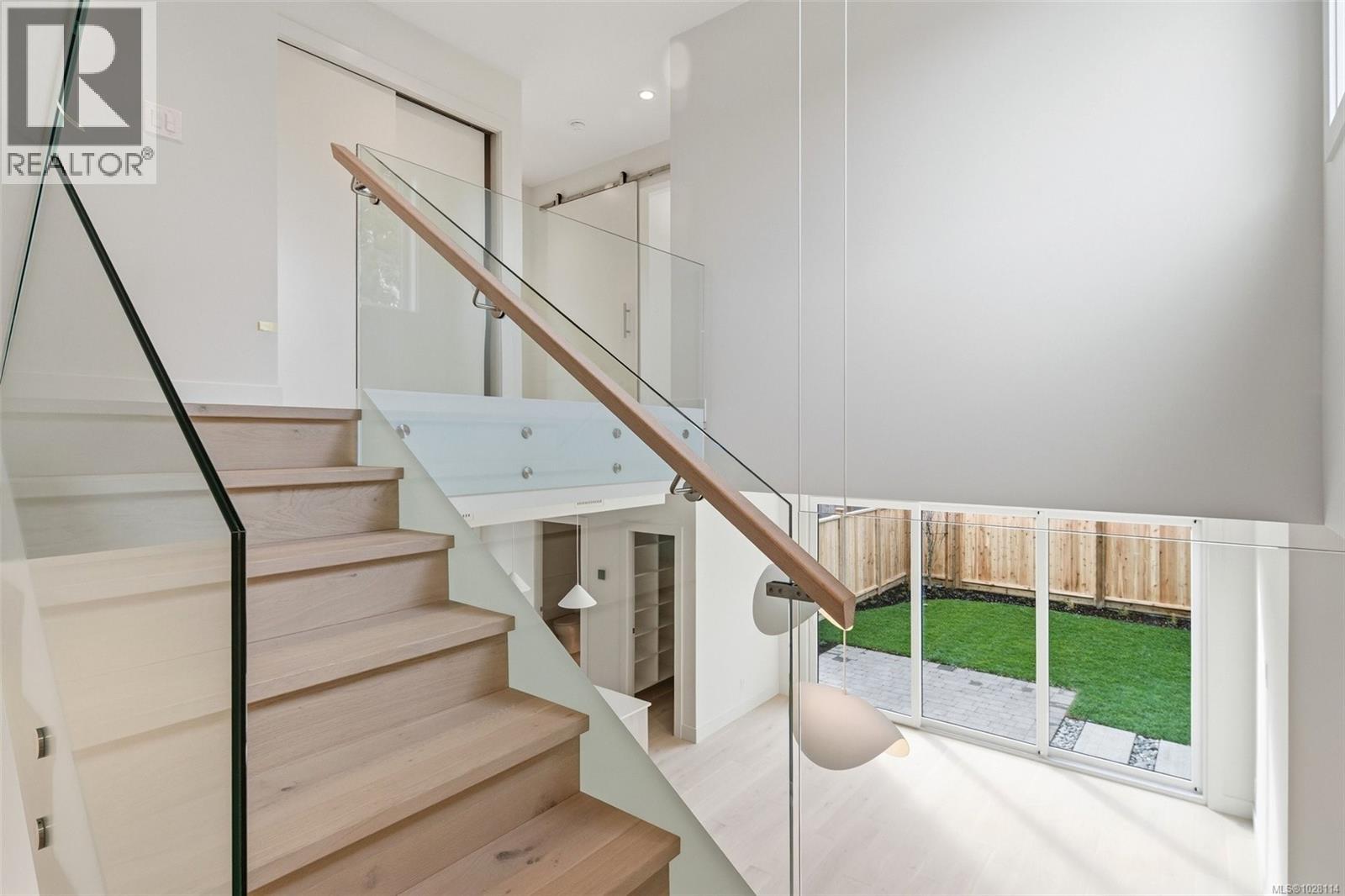 1 920 Island Road, Oak Bay