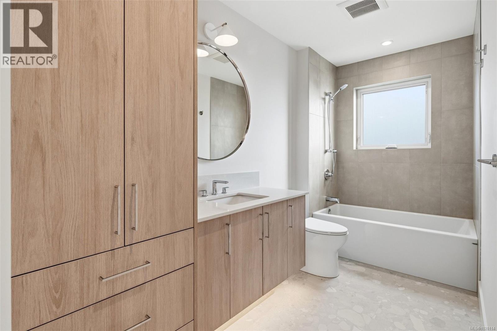 1 920 Island Road, Oak Bay