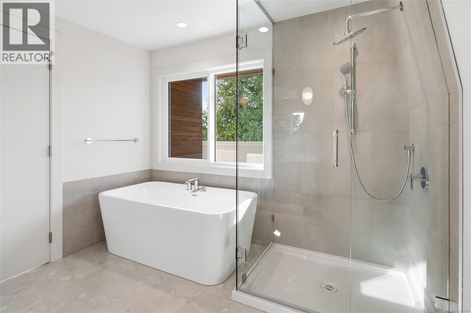 1 920 Island Road, Oak Bay