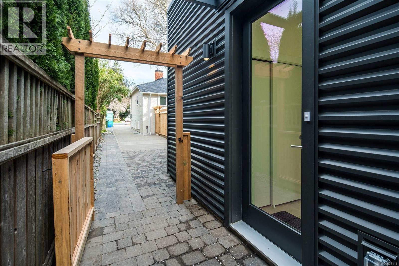 1 920 Island Road, Oak Bay