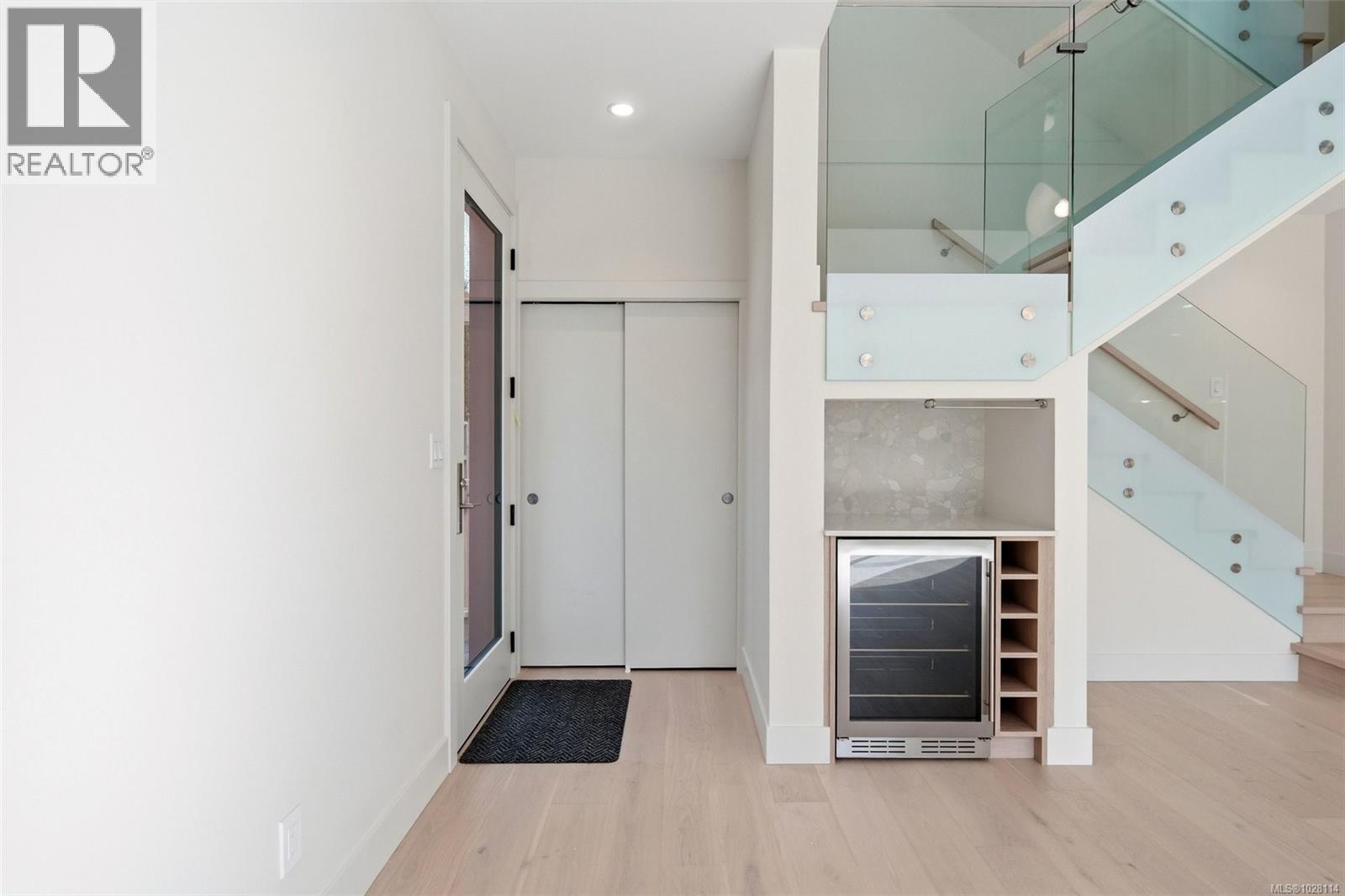 1 920 Island Road, Oak Bay