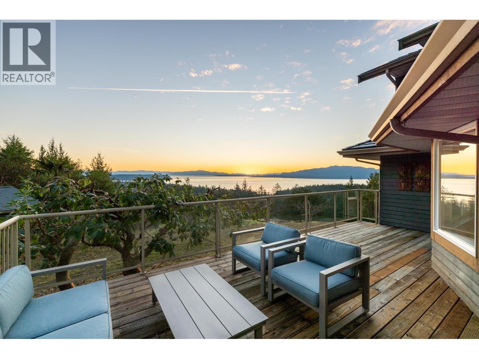 10339 SUNSHINE COAST HIGHWAY, Halfmoon Bay