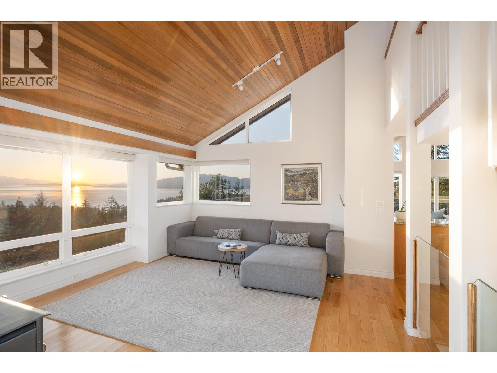 10339 SUNSHINE COAST HIGHWAY, Halfmoon Bay