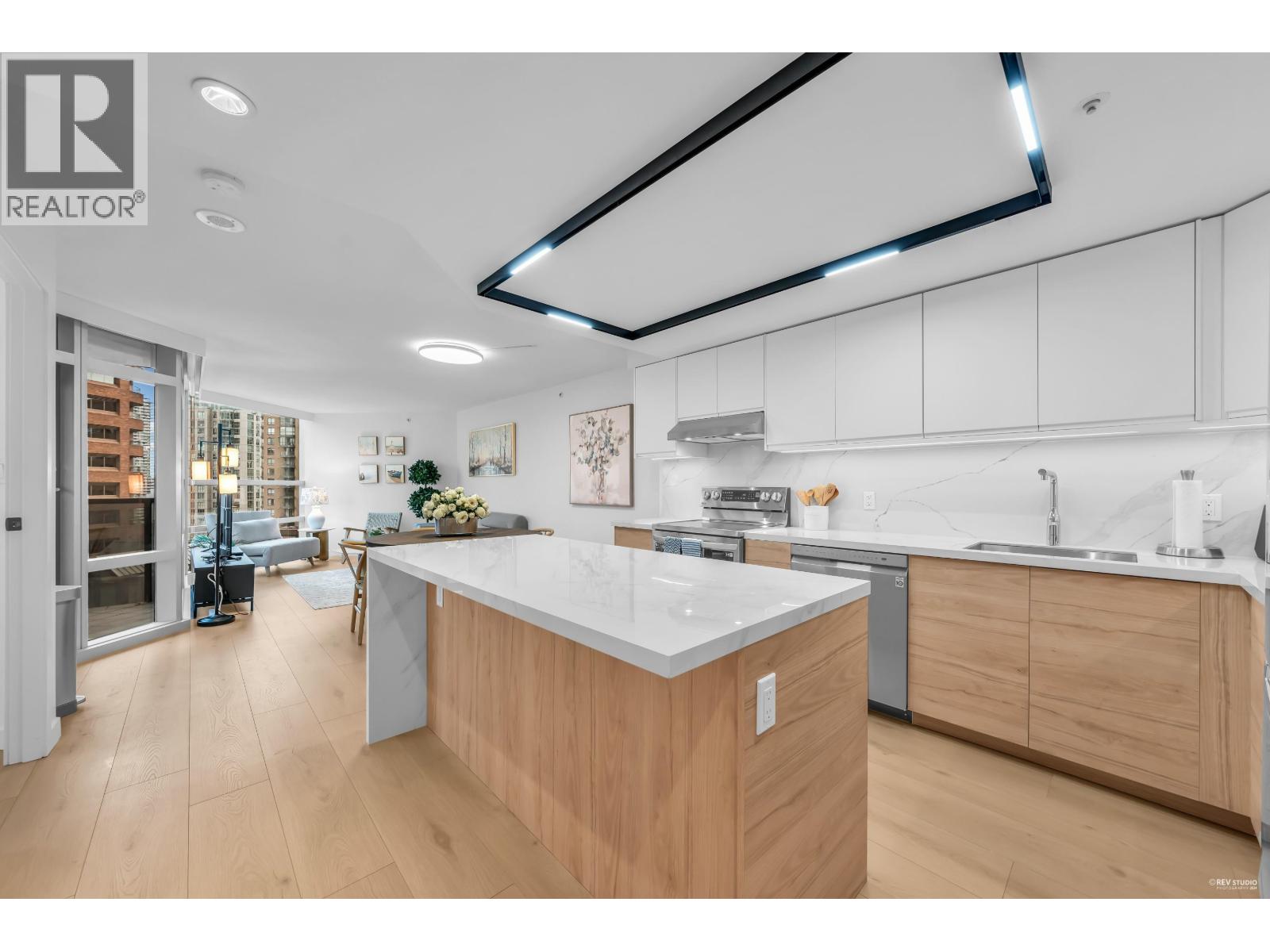 910 1050 BURRARD Street - photo 2