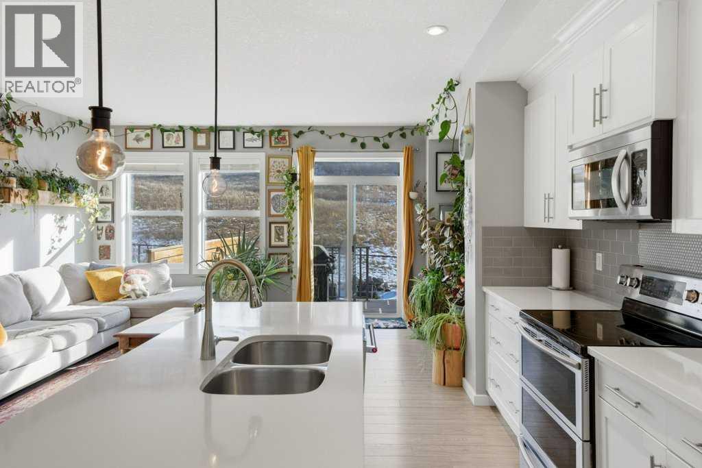 
          27 Heritage Vista
            <br/>
            <span>Cochrane</span>
            , 
            <span>AB</span>
             <span>T4C2N7</span>
         - Photo 6