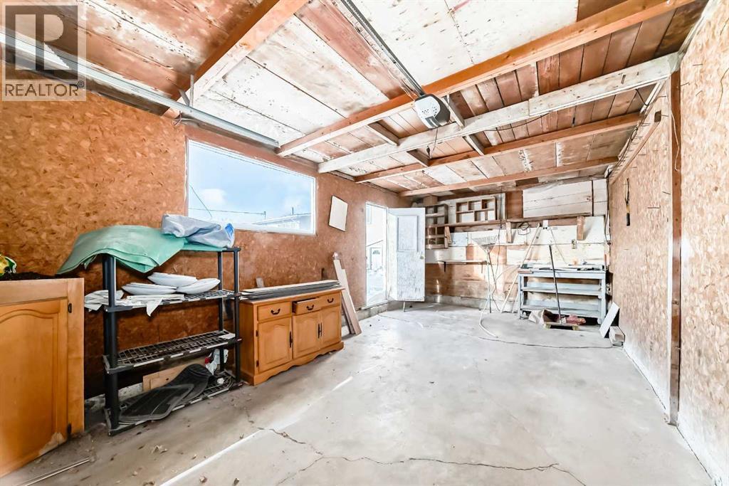 Single Family House 3 Level for Sale in  Travis Street NE Thorncliffe Calgary 