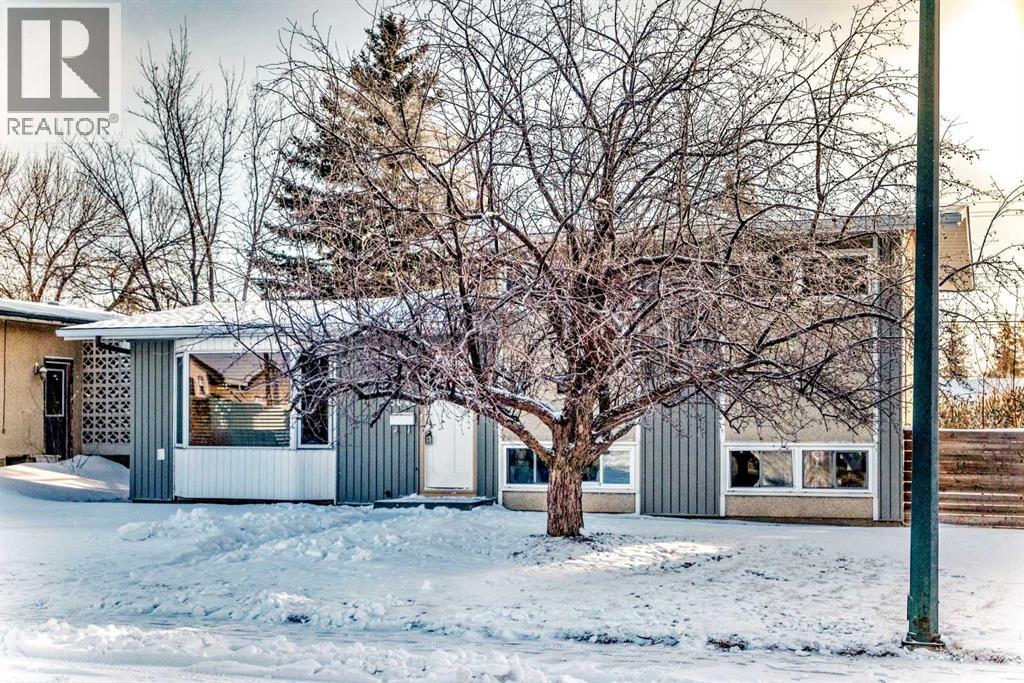 Single Family House 3 Level for Sale in  Travis Street NE Thorncliffe Calgary 