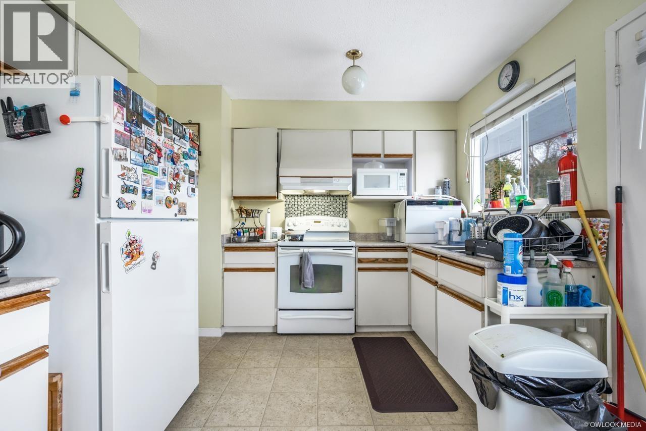 4933 44 Avenue, Delta