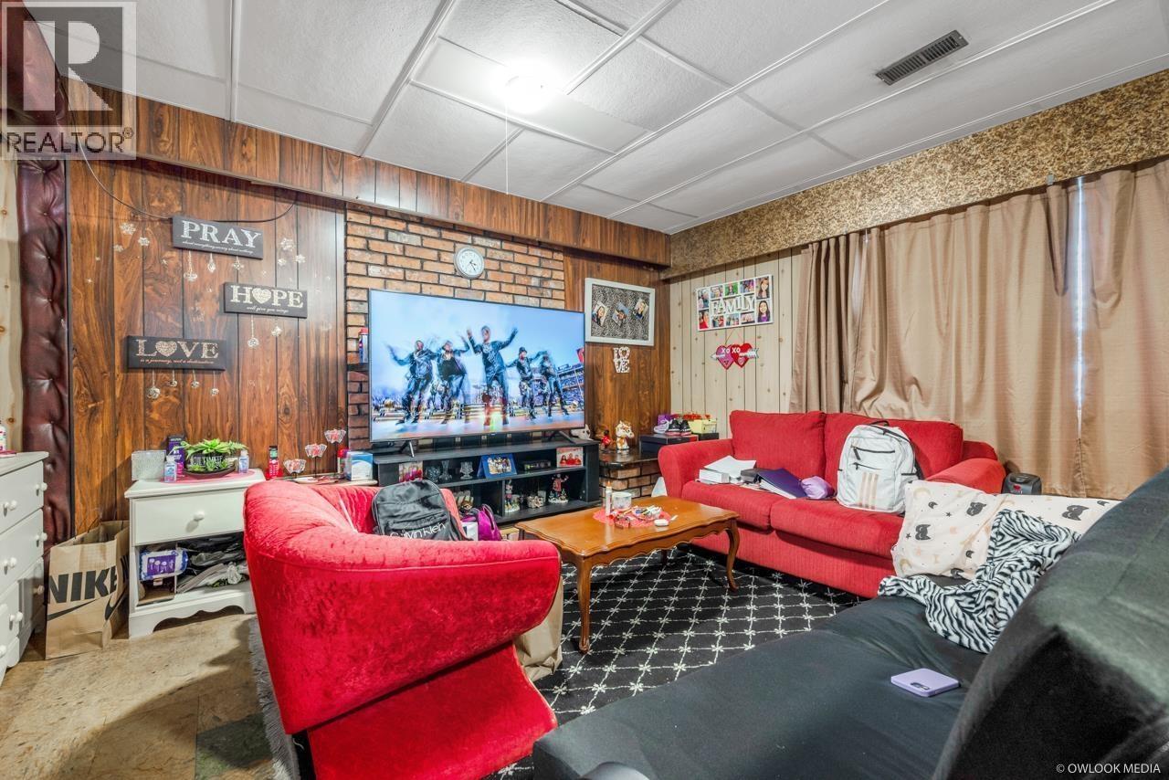 4933 44 Avenue, Delta