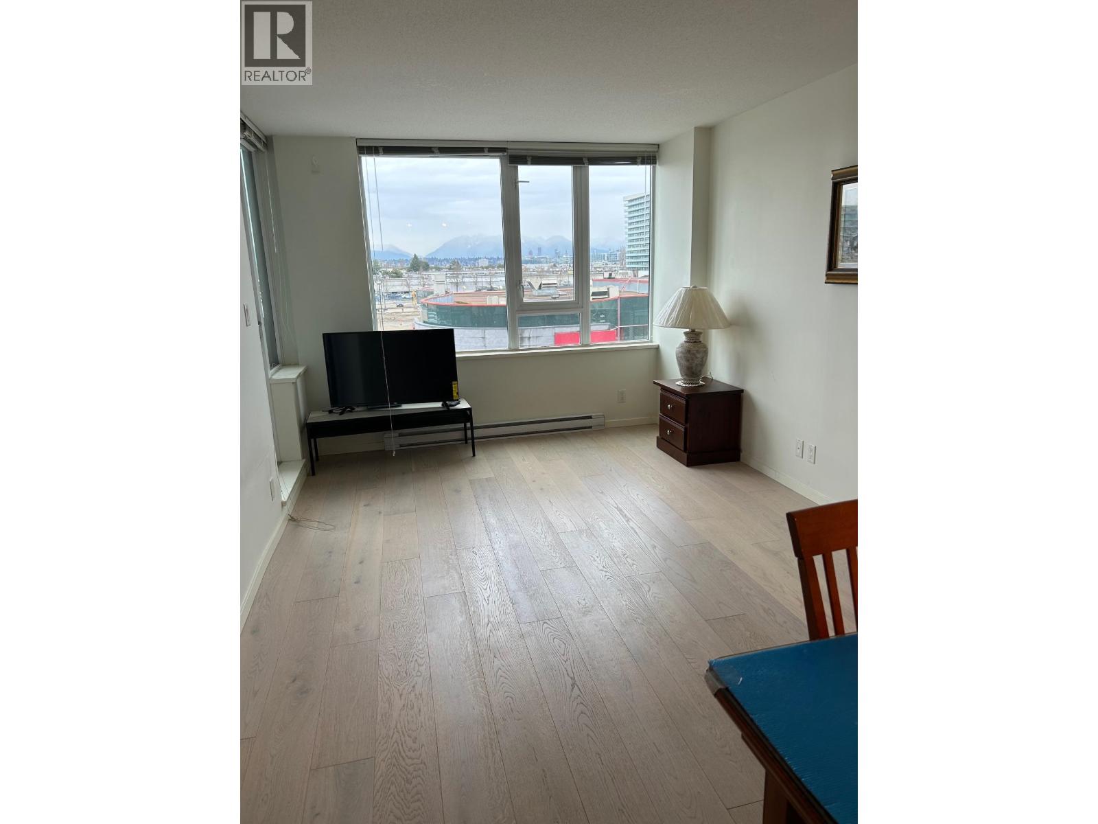 508 7788 ACKROYD Road - photo 2