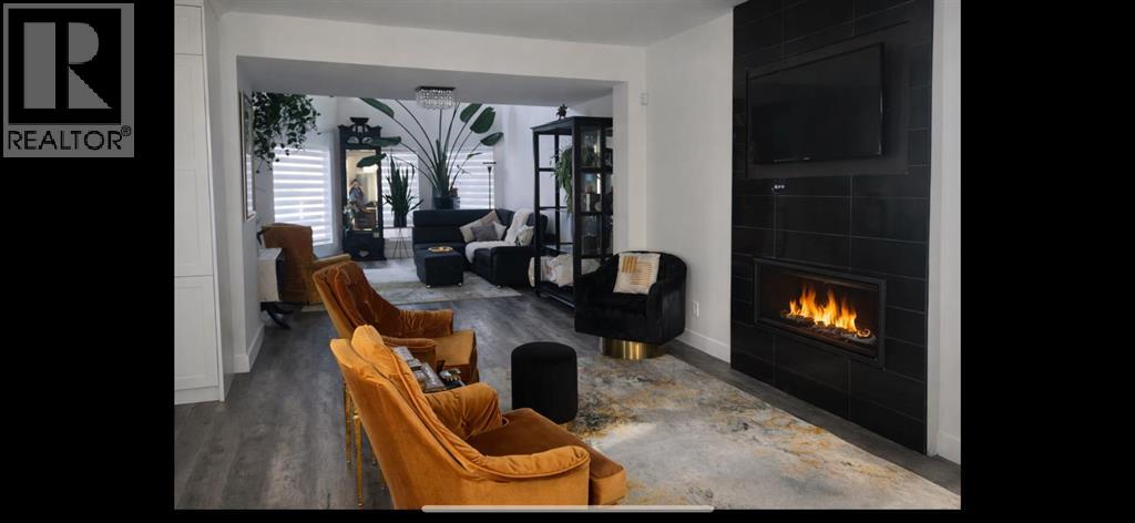 Single Family House for Sale in  Scurfield Drive NW Scenic Acres Calgary 