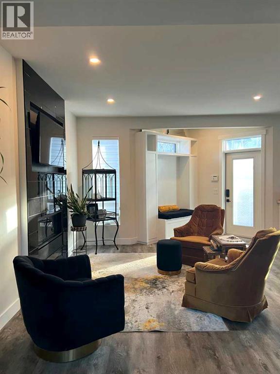 Single Family House for Sale in  Scurfield Drive NW Scenic Acres Calgary 