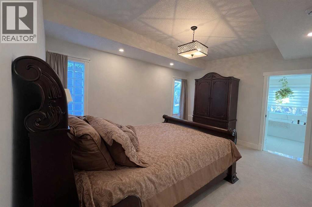 Single Family House for Sale in  Scurfield Drive NW Scenic Acres Calgary 