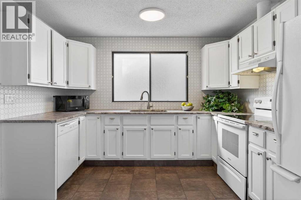 Single Family House 4 Level for Sale in  Ranchview Drive NW Ranchlands Calgary 