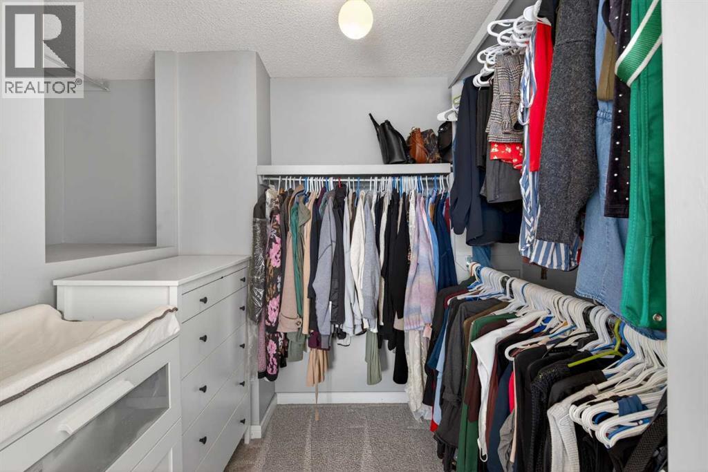 Single Family House 4 Level for Sale in  Ranchview Drive NW Ranchlands Calgary 