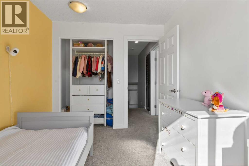 Single Family House 4 Level for Sale in  Ranchview Drive NW Ranchlands Calgary 