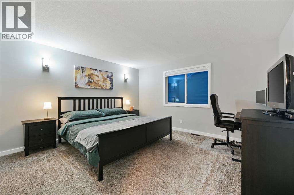 
          2254 Bayside Road Southwest
            <br/>
            <span>Airdrie</span>
            , 
            <span>AB</span>
             <span>T4B3W6</span>
         - Photo 27