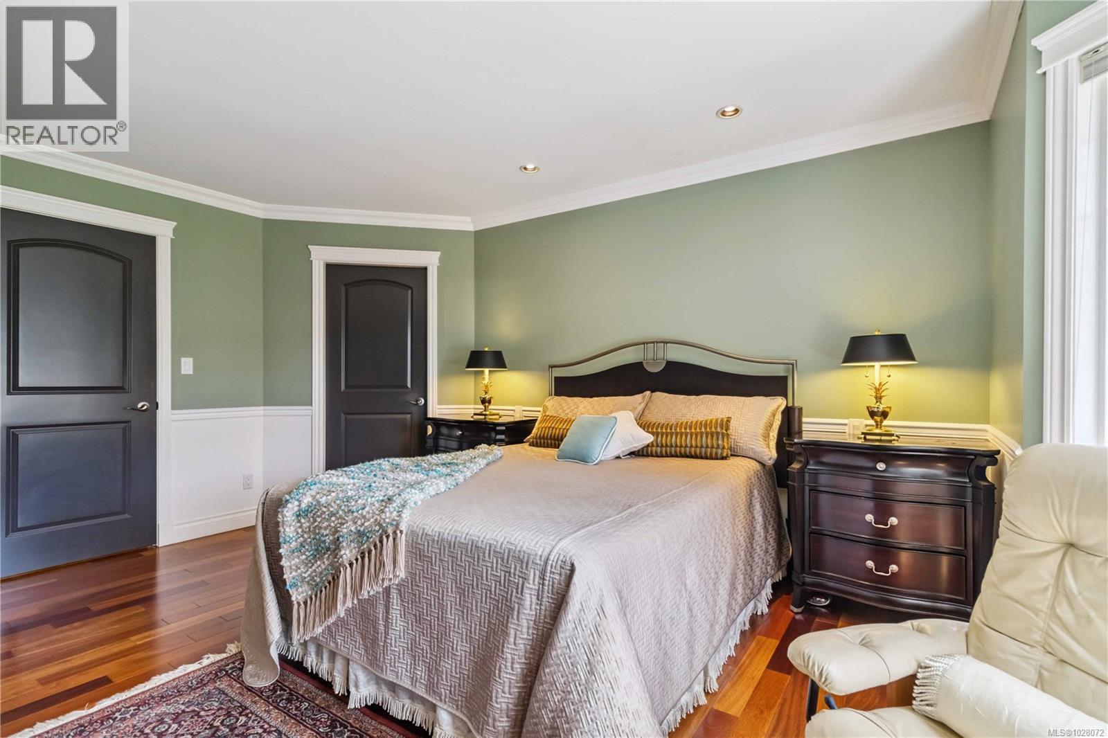  1702 De Sousa Place, Saanich