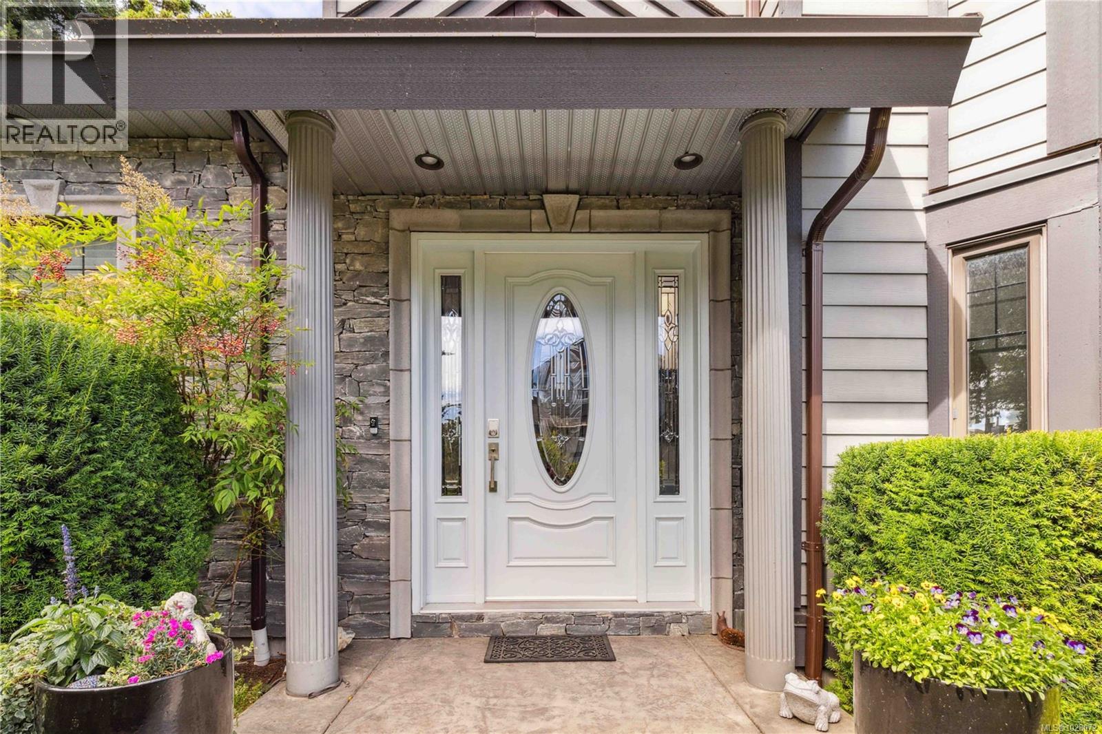  1702 De Sousa Place, Saanich