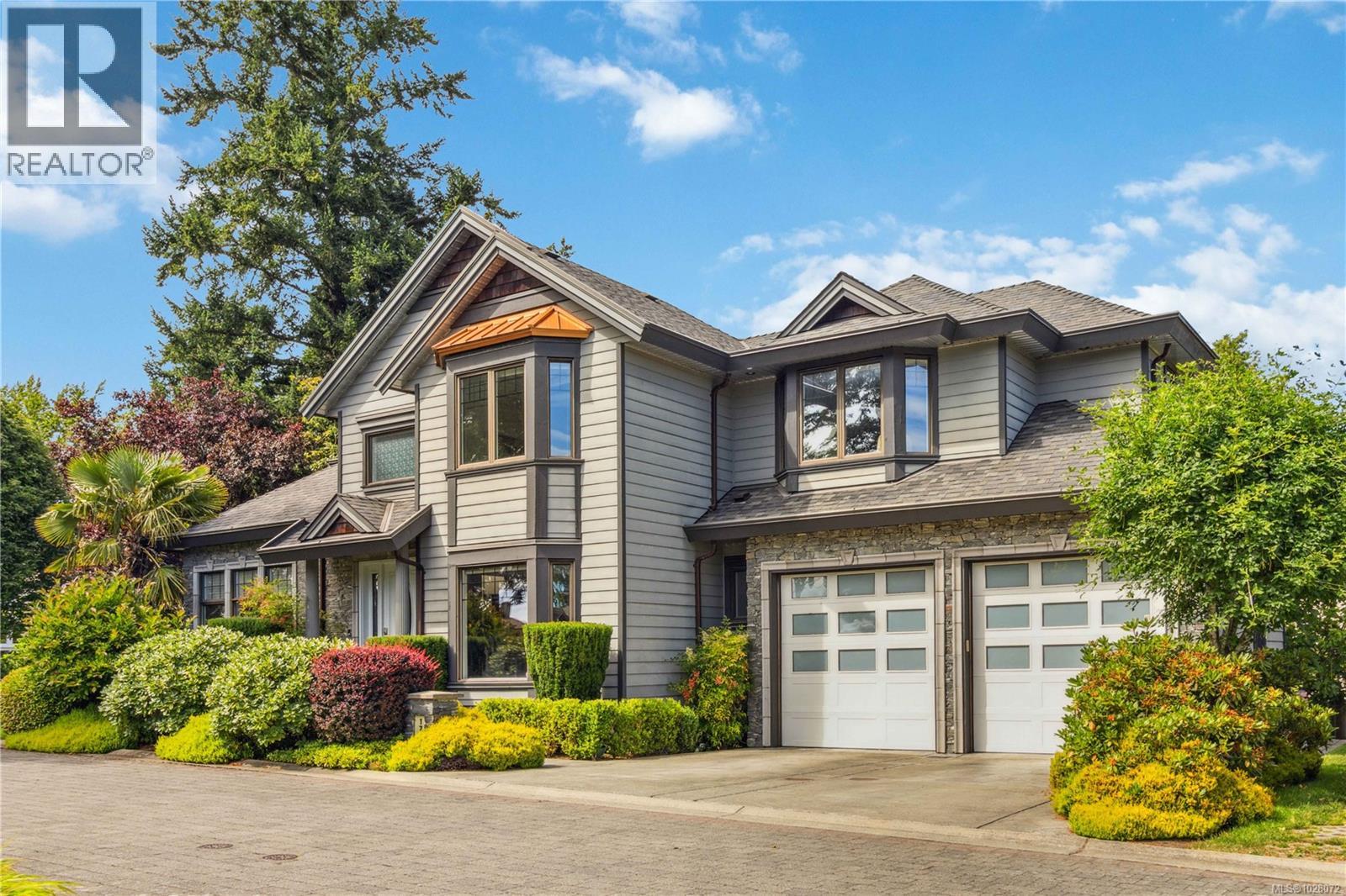  1702 De Sousa Place, Saanich