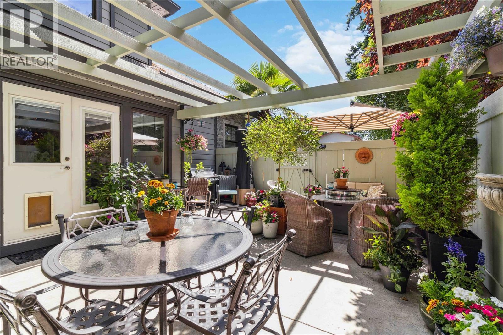  1702 De Sousa Place, Saanich