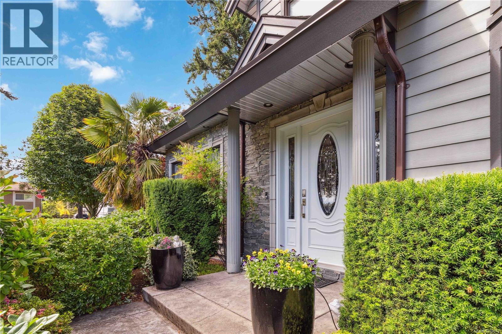  1702 De Sousa Place, Saanich