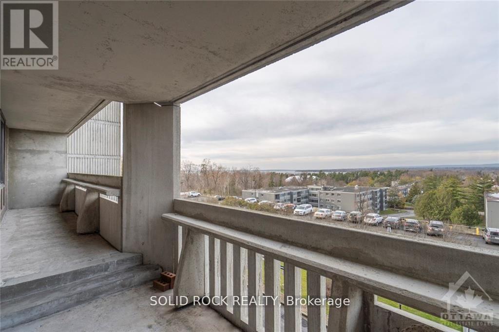 #309 415 GREENVIEW AVENUE - 19