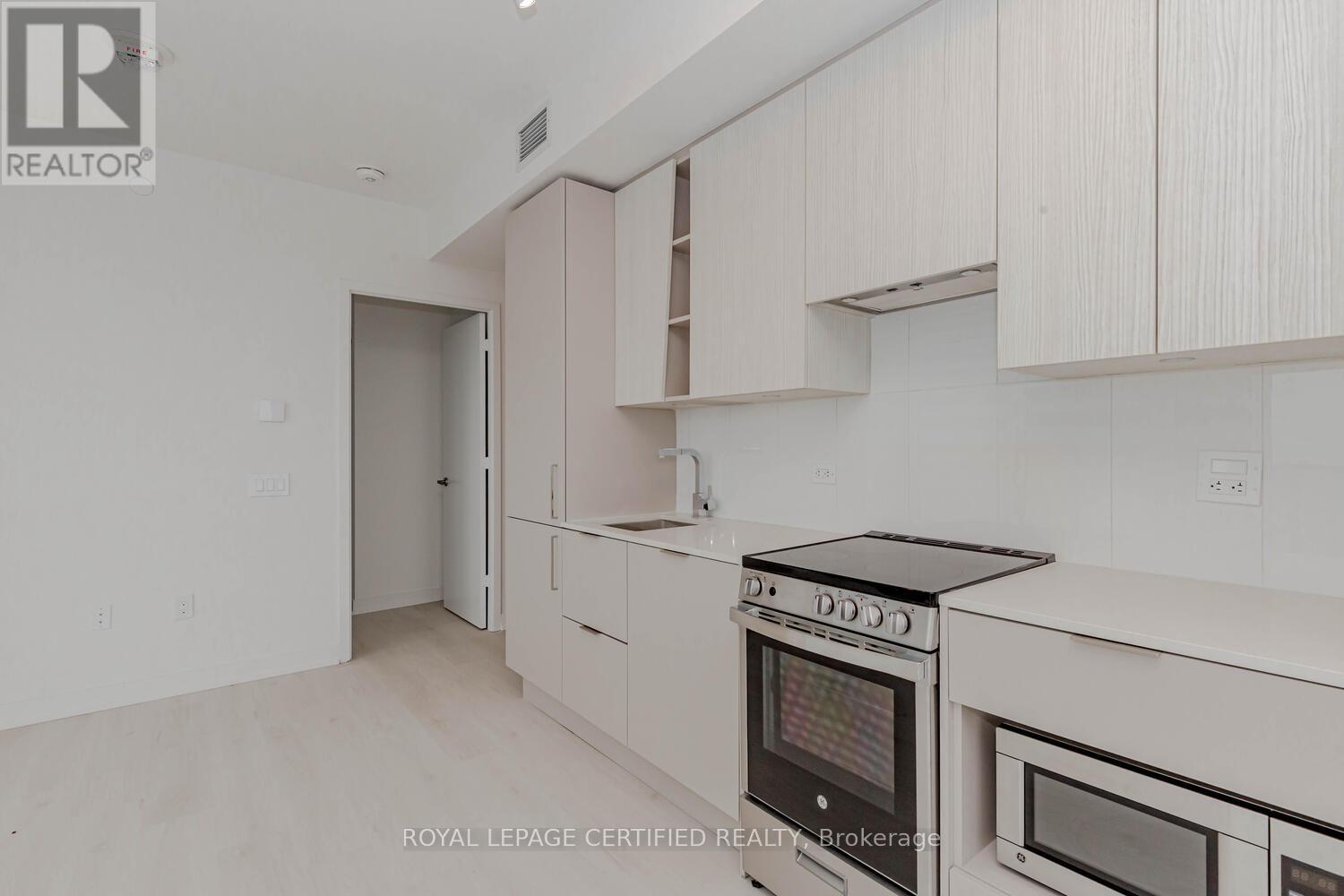 #4003 3900 CONFEDERATION PARKWAY - 13