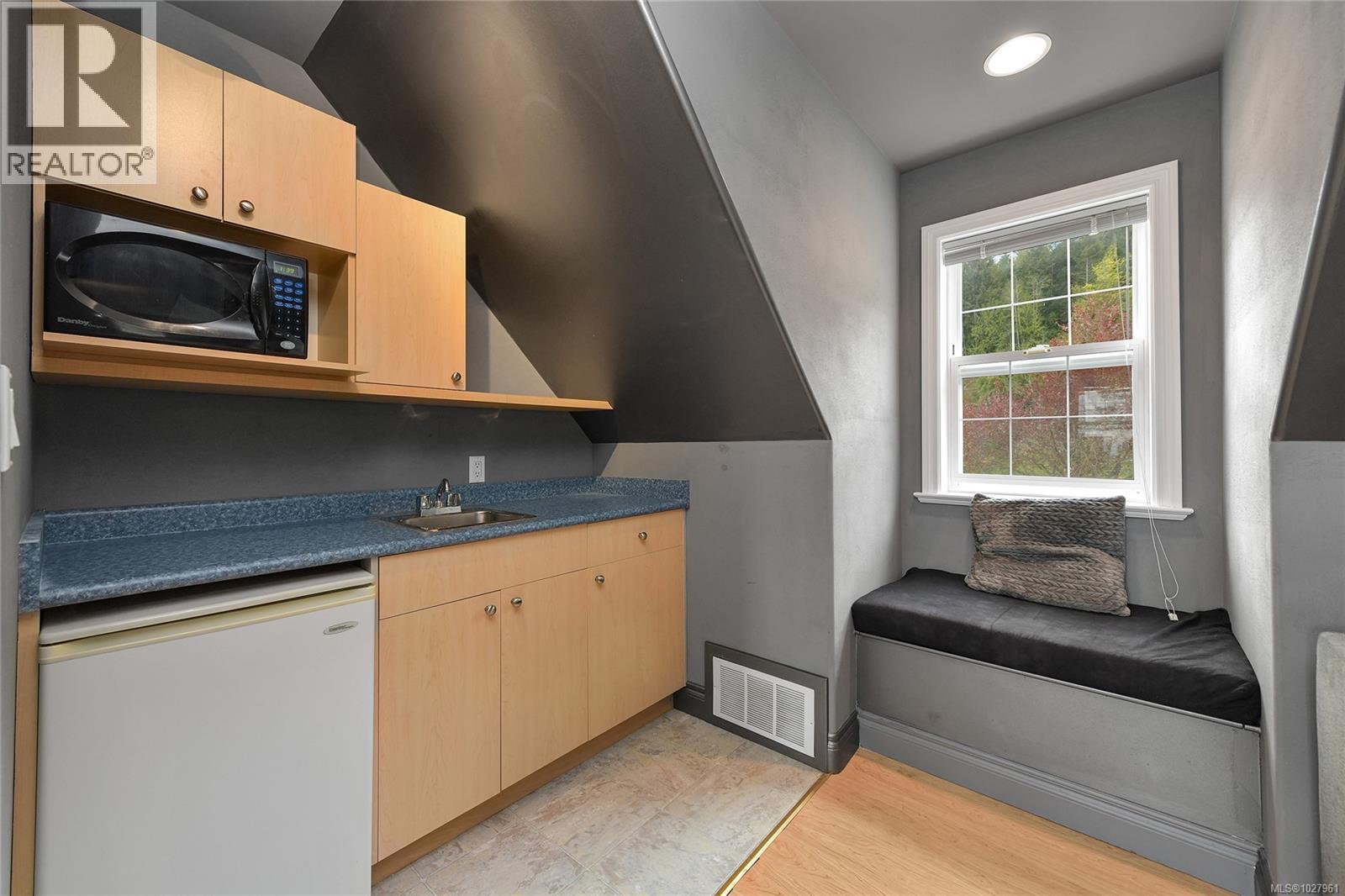  488 McKercher Road, Mayne Island