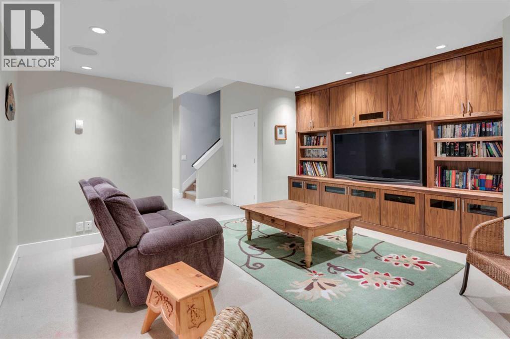 Single Family House for Sale in   Street NW Hillhurst Calgary 