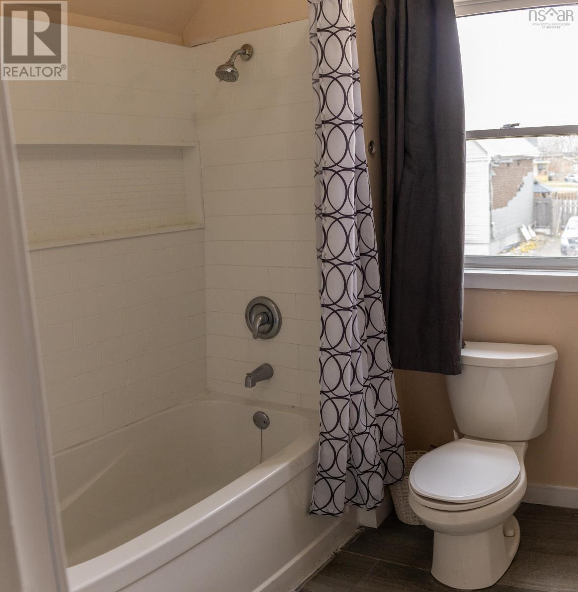 Property 12 of 18 of 136 Victoria Street