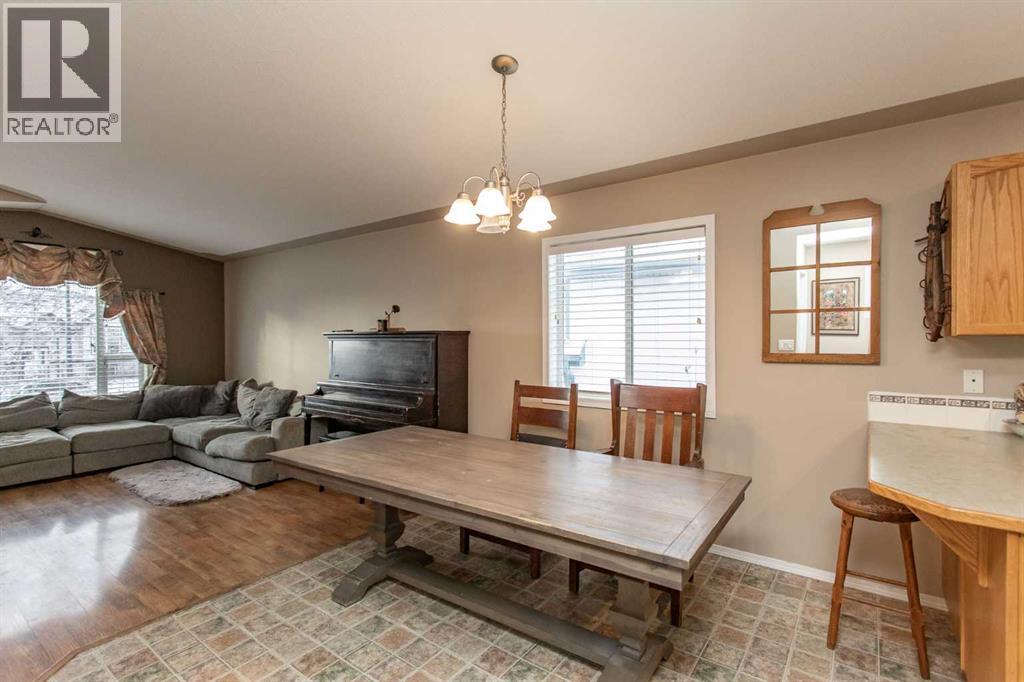 236 Deschner Close - Photo 4 of 19, Red Deer, Alberta