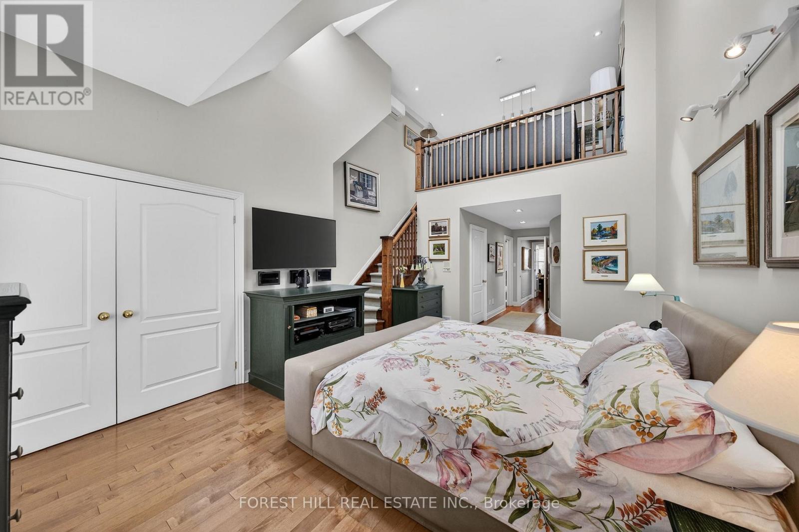 252 SPADINA ROAD,Toronto (Casa Loma),,