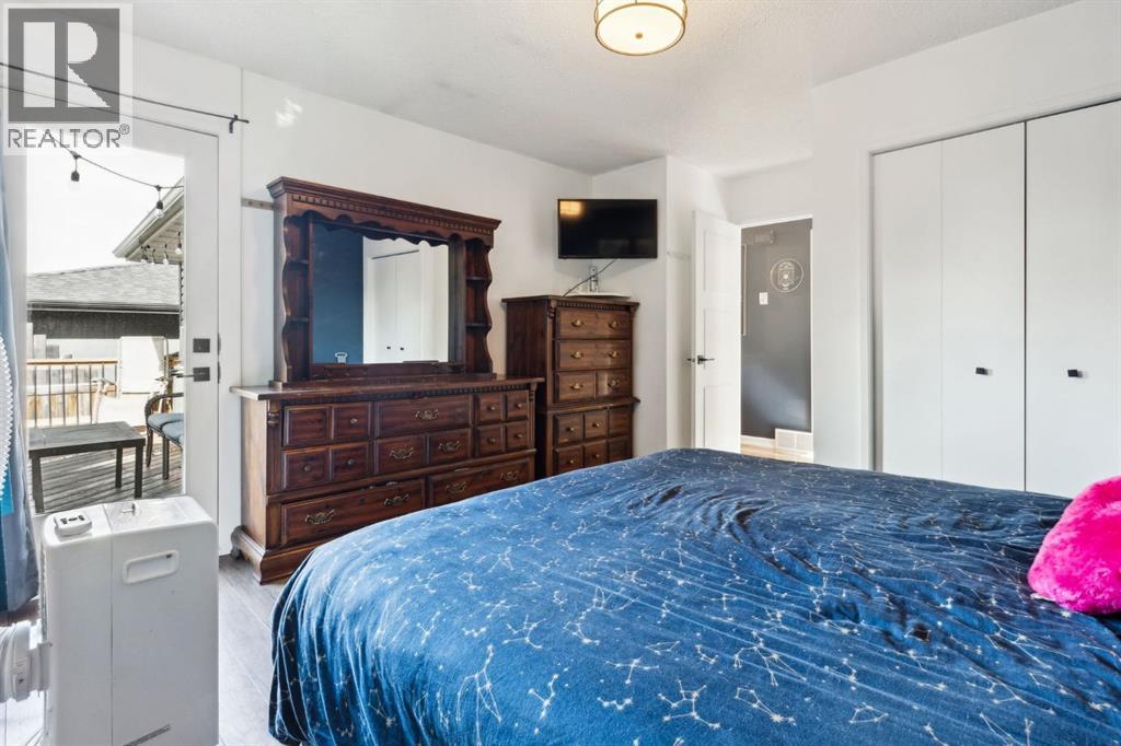 Single Family House Bi-level for Sale in  Falchurch Crescent NE Falconridge Calgary 