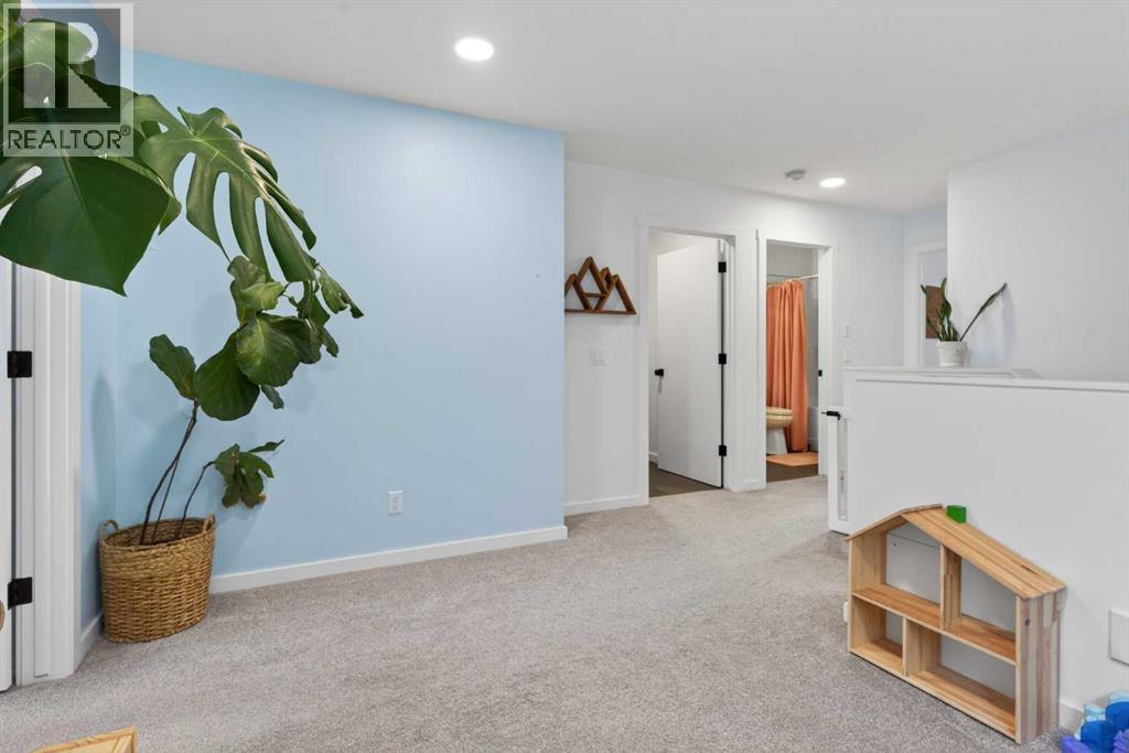 Single Family House for Sale in  Creekstone Way SW Pine Creek Calgary 