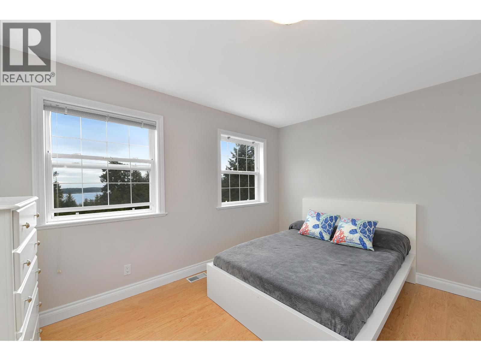 488 MCKERCHER ROAD, Mayne Island