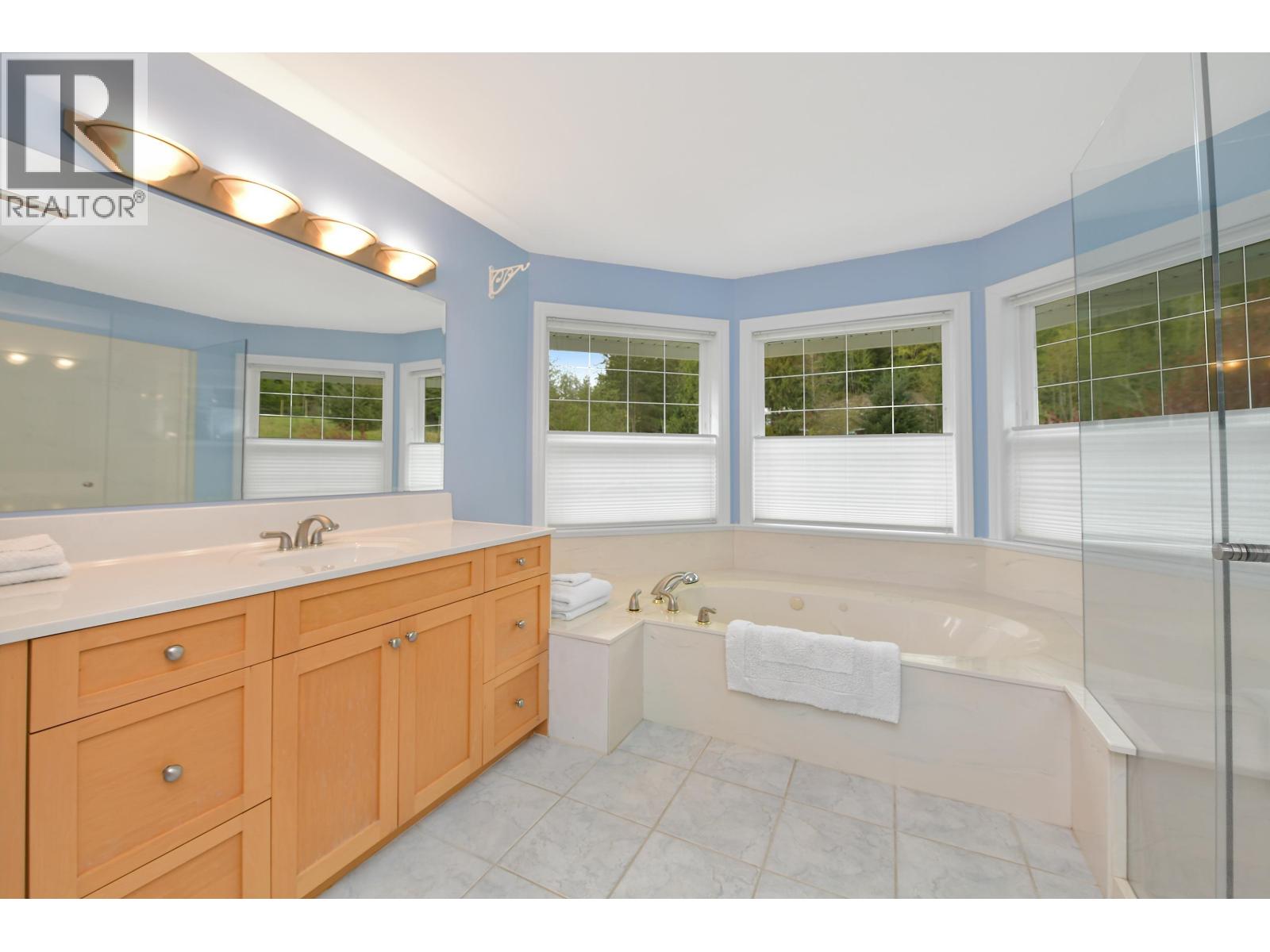 488 MCKERCHER ROAD, Mayne Island