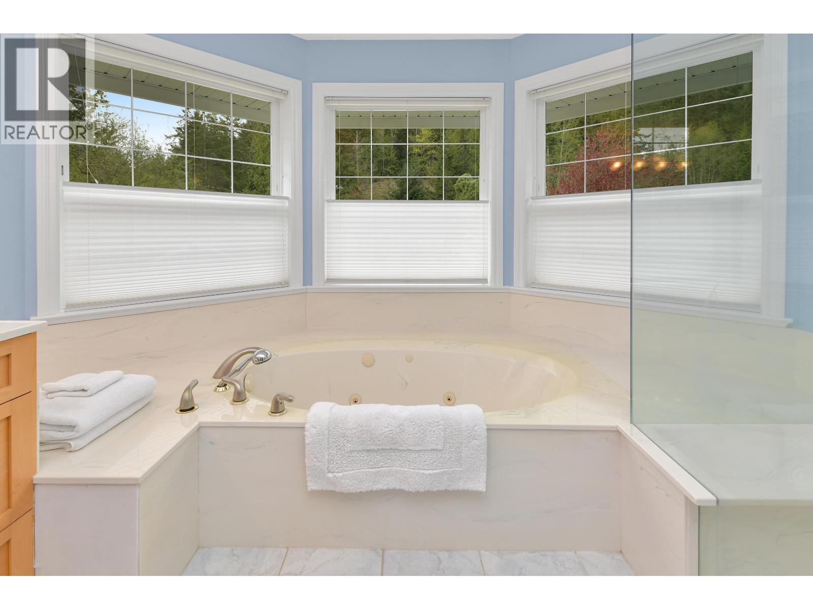 488 MCKERCHER ROAD, Mayne Island