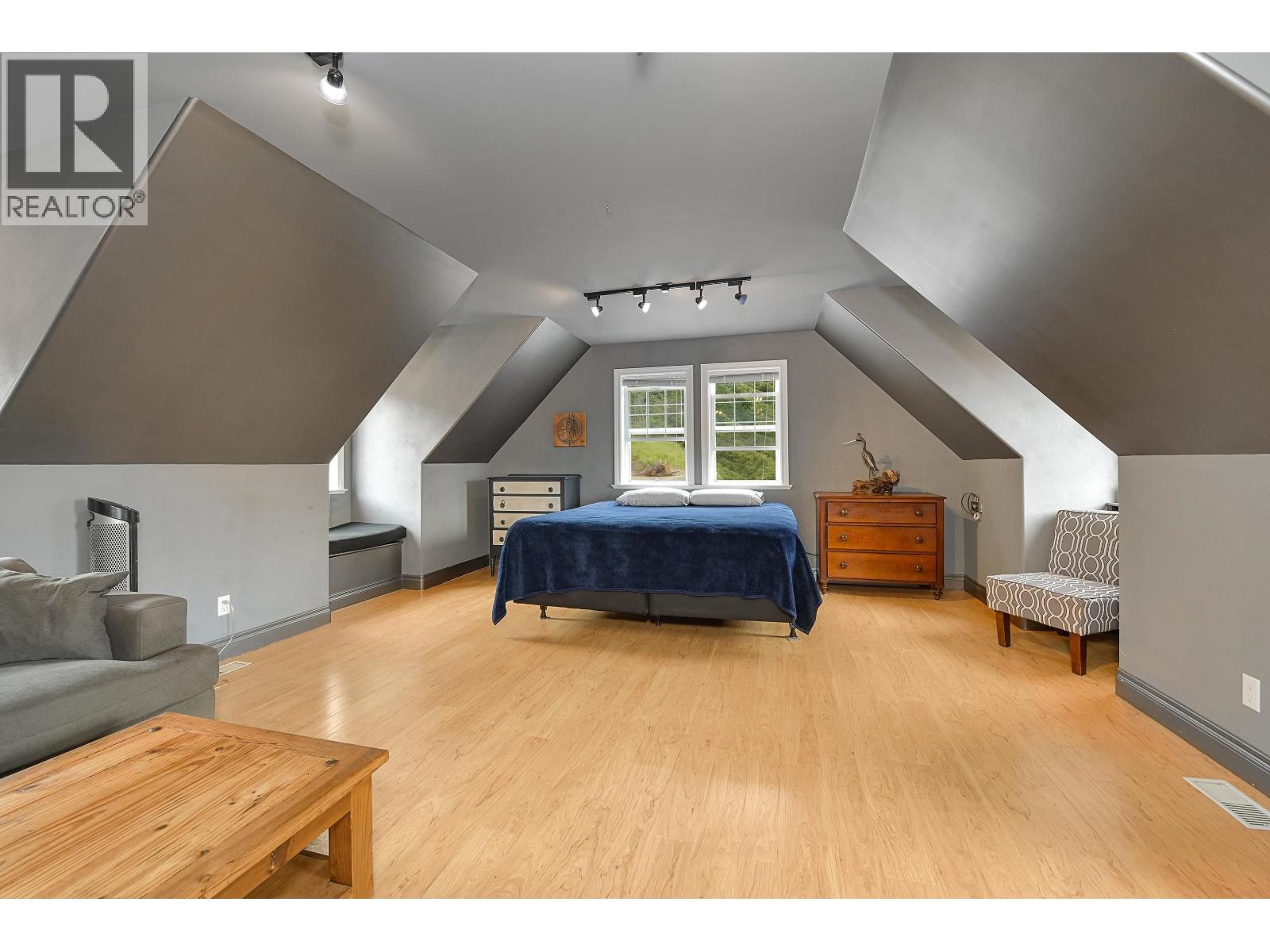 488 MCKERCHER ROAD, Mayne Island