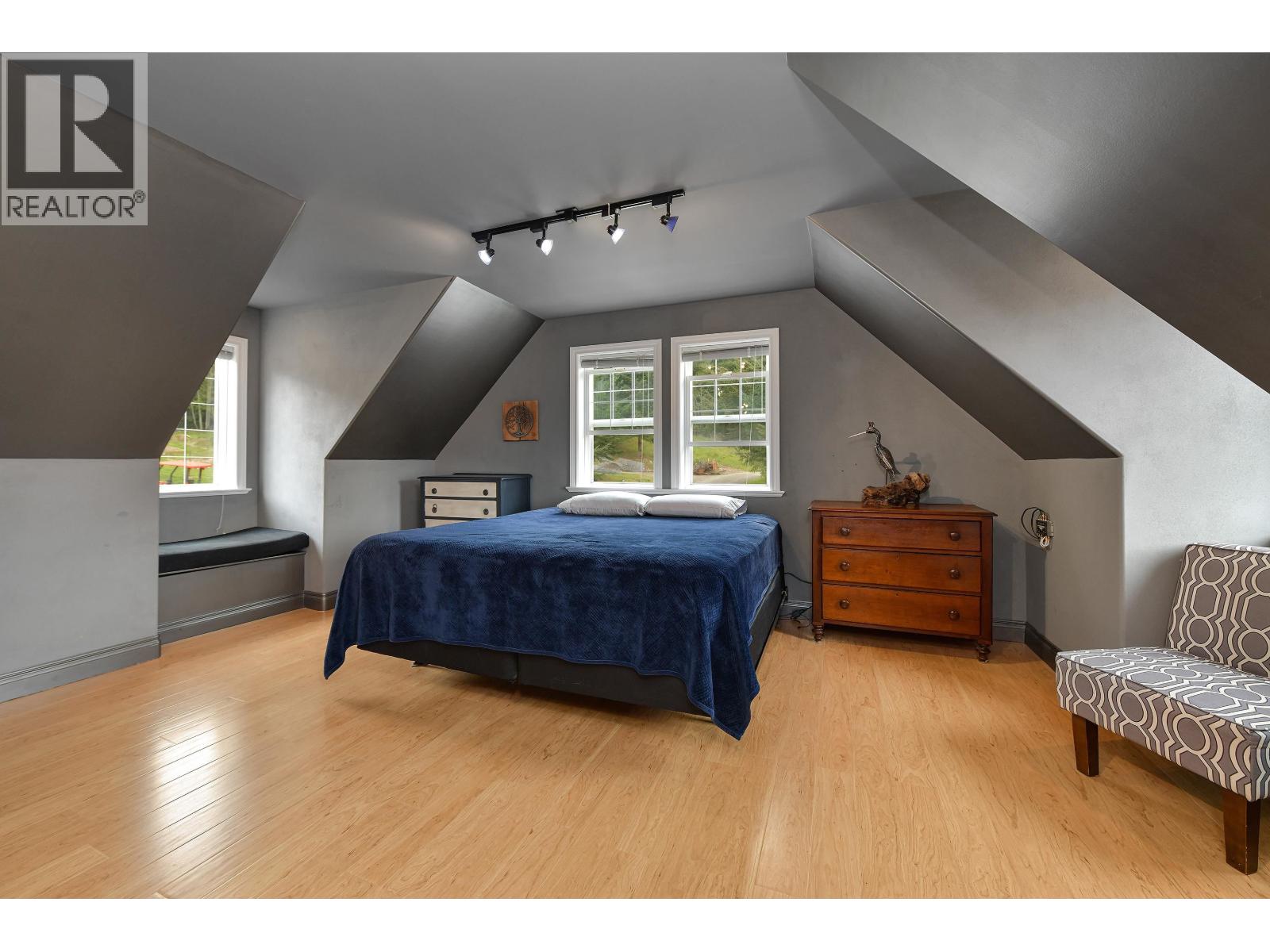 488 MCKERCHER ROAD, Mayne Island