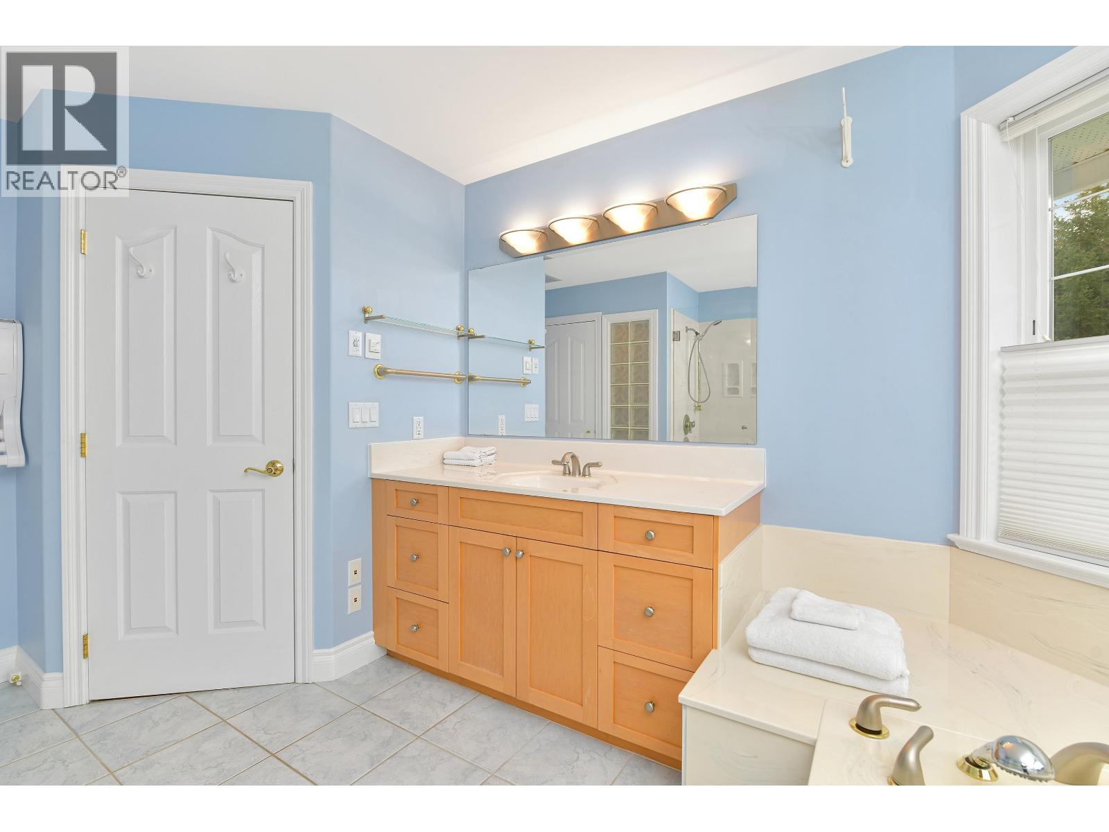 488 MCKERCHER ROAD, Mayne Island