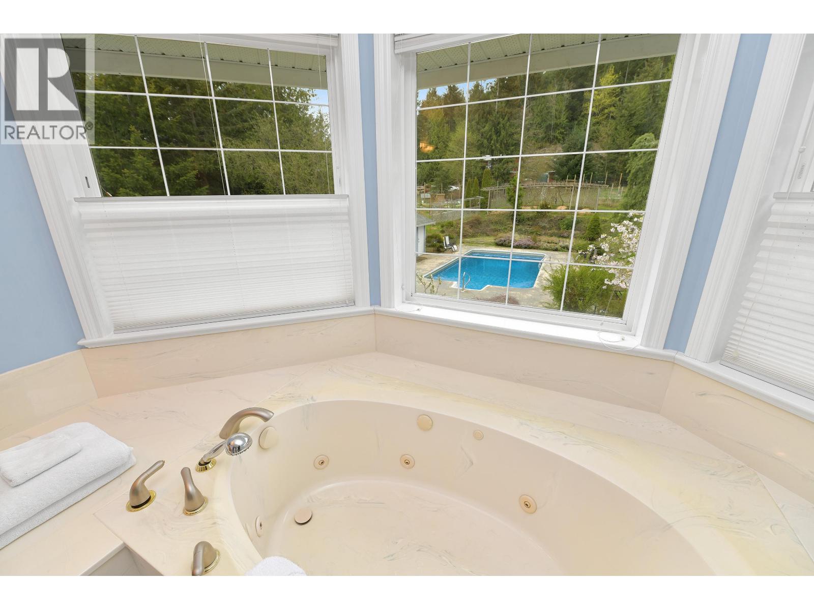 488 MCKERCHER ROAD, Mayne Island