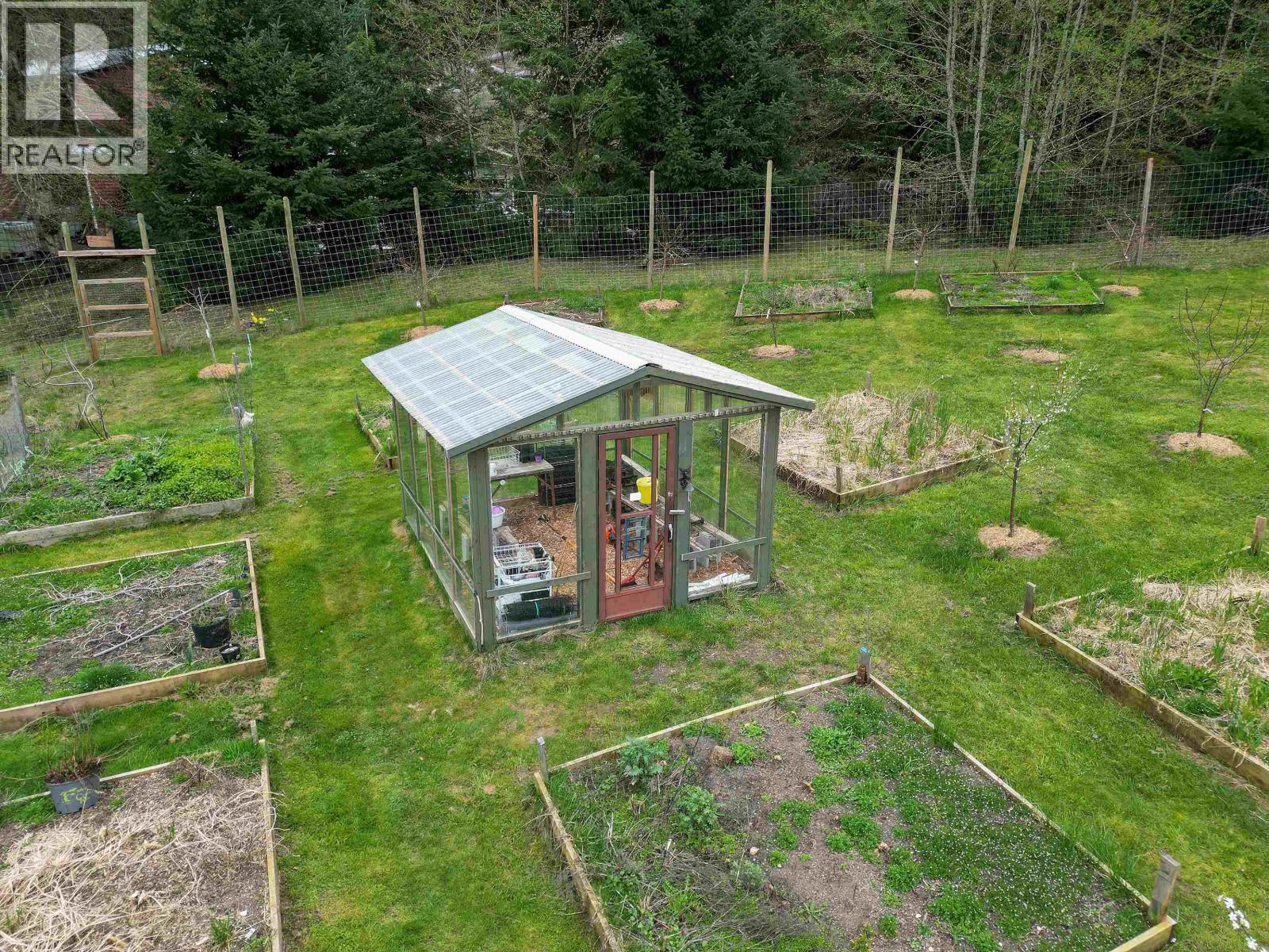 488 MCKERCHER ROAD, Mayne Island