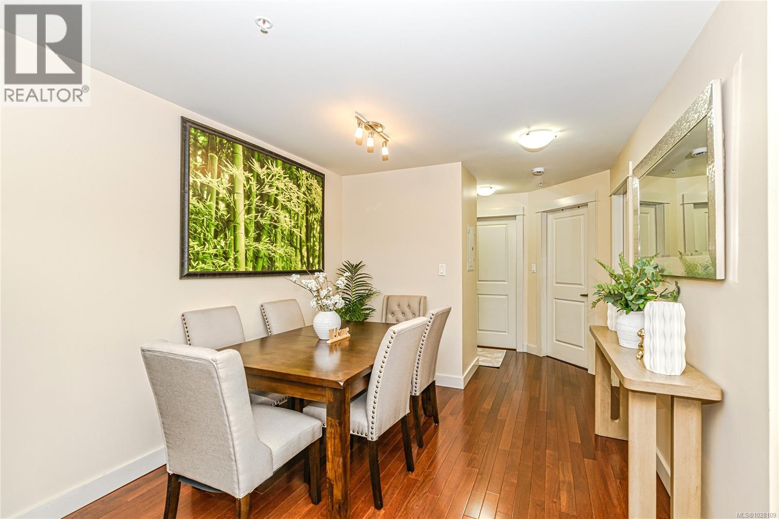 210 1315 Esquimalt Road, Esquimalt