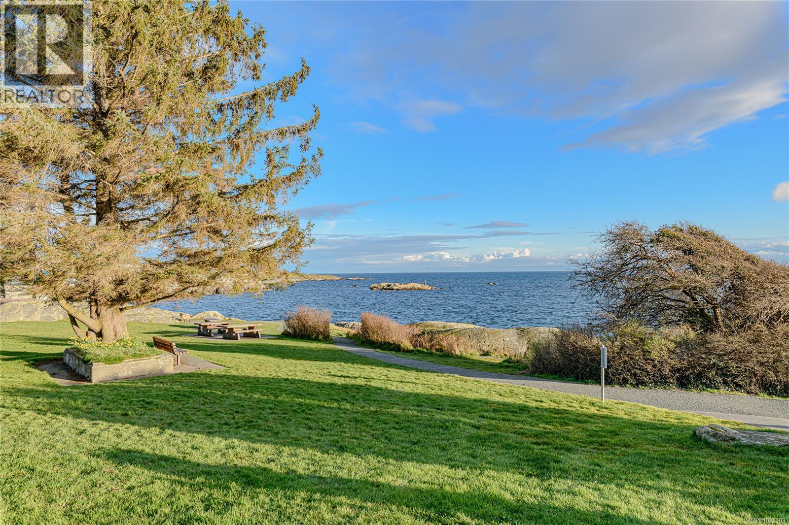 210 1315 Esquimalt Road, Esquimalt