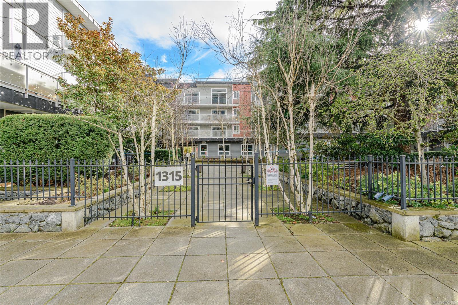 210 1315 Esquimalt Road, Esquimalt