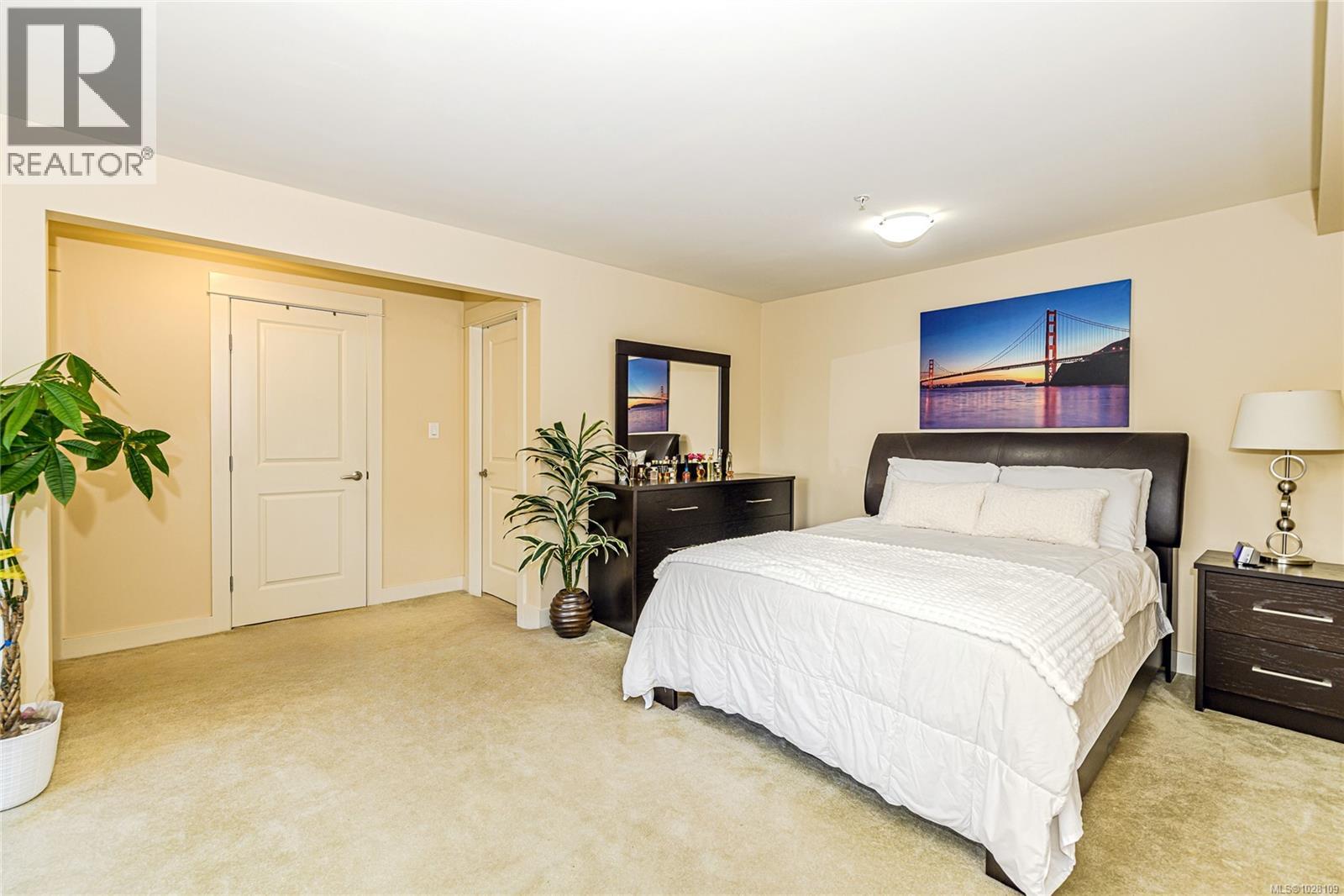 210 1315 Esquimalt Road, Esquimalt